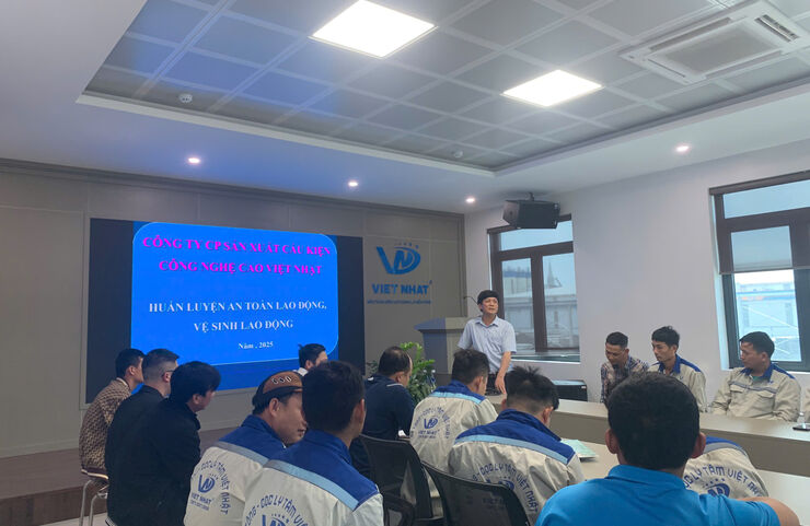 Huấn Luyện An Toàn Lao Động Cho CBCNV Công ty CP sản xuất cấu kiện công nghệ cao Việt Nhật